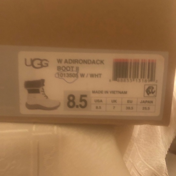 HOST PICK , UGG Adirondack Boot Ii Boots White Brand New , size 8.5 USA - Picture 5 of 7
